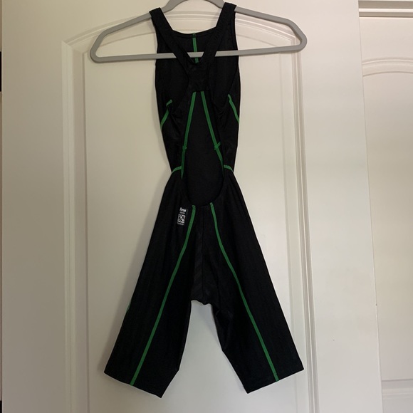 Yingfa Swimming Suit - Picture 2 of 3